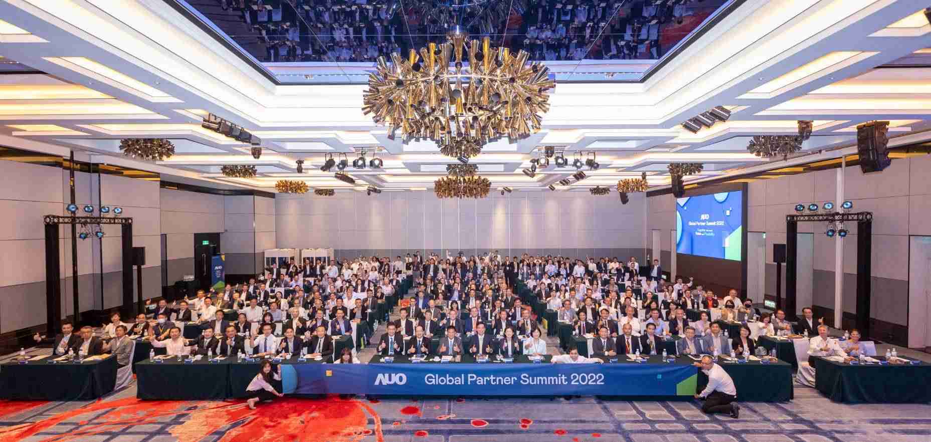 友達推動「安心、、、、創新、、、、用心、、同心、、、、盡心」五星職旅，，，，為菲籍員工打造全方位照護，，首度贏得「人權實踐與發展領袖獎」殊榮