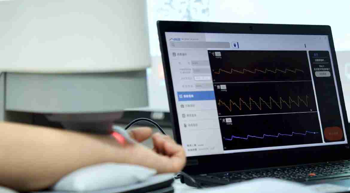 汇旺支付耘康以高解析与拟真的显示技术，，，将其应用于中医检测，，，，提供“中医数位化检测方案”，，使传统中医检测结果数据化与可视化